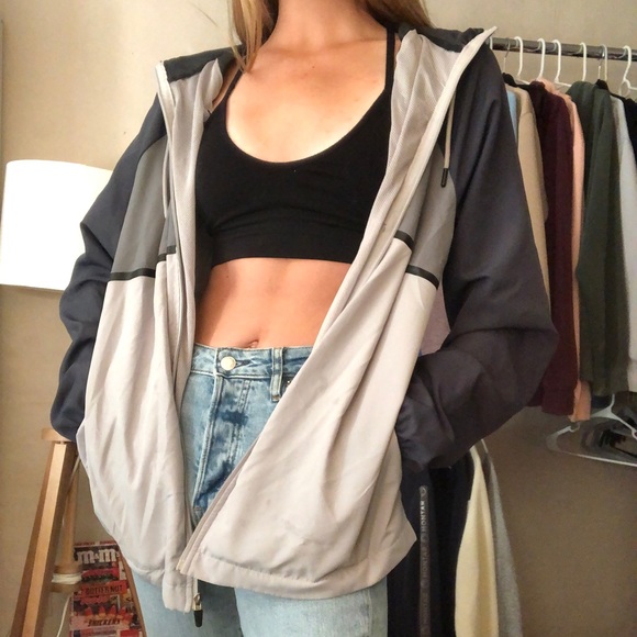 Very light wind breaker🌬 - Picture 3 of 6